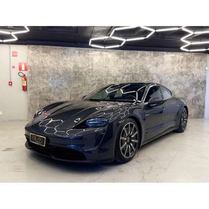PORSCHE-TAYCAN-2020