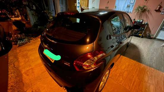 PEUGEOT-208-2015