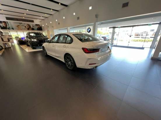 BMW-320i-2025