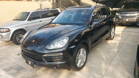 PORSCHE-CAYENNE-2011