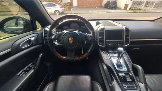 PORSCHE-CAYENNE-2011