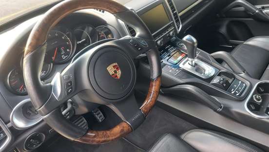 PORSCHE-CAYENNE-2011