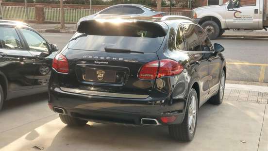PORSCHE-CAYENNE-2011