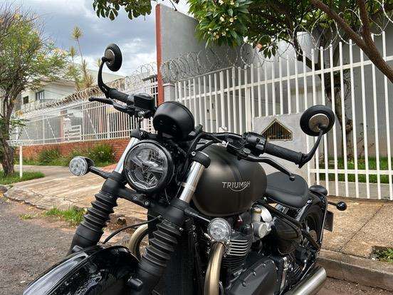 TRIUMPH-BONNEVILLE BOBBER 1200-2023