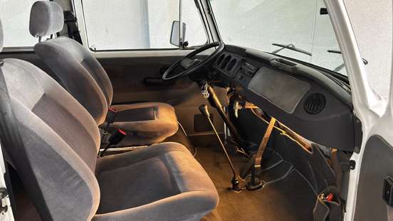 VOLKSWAGEN-KOMBI-1.6 MI CARAT 8V GASOLINA 3P MANUAL VOLKSWAGEN-KOMBI-1998