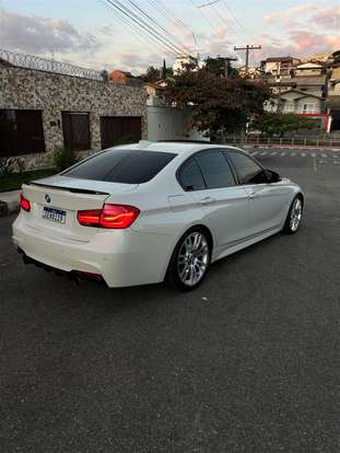 BMW-320i-2017