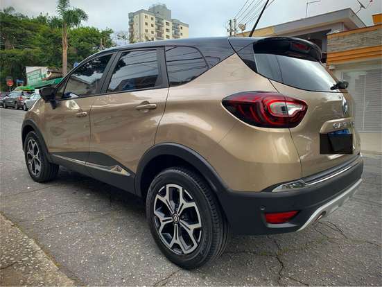 RENAULT-CAPTUR-2021