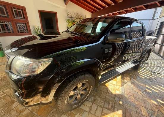 TOYOTA-HILUX-2014