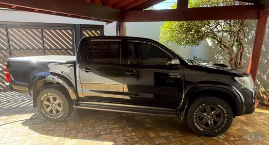 TOYOTA-HILUX-2014