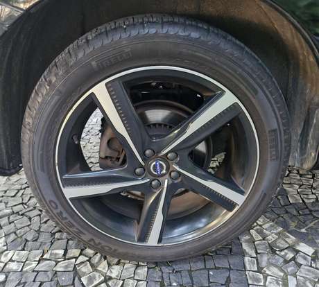 VOLVO-XC60-2015