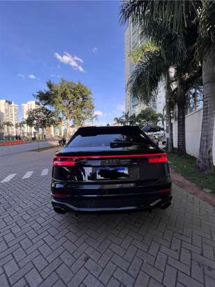 AUDI-RS Q8-2023