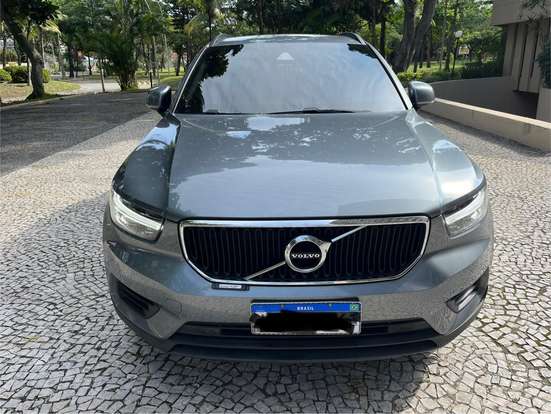 VOLVO-XC40-2018