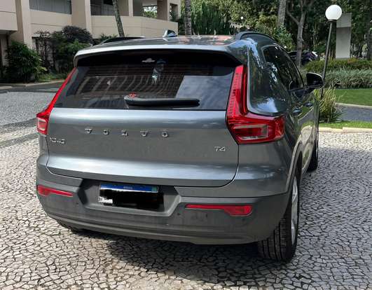 VOLVO-XC40-2018