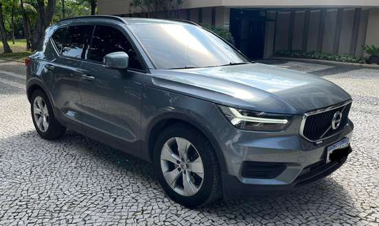 VOLVO-XC40-2018