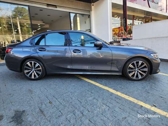 BMW-320i-2020
