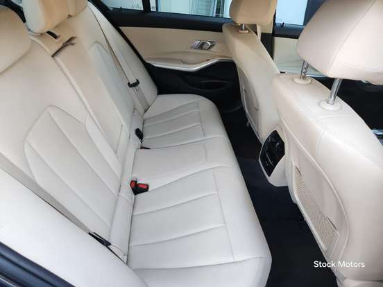 BMW-320i-2020