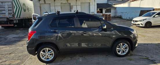 CHEVROLET-TRACKER-2017