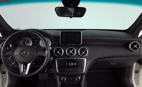 MERCEDES-BENZ-A 200-2013