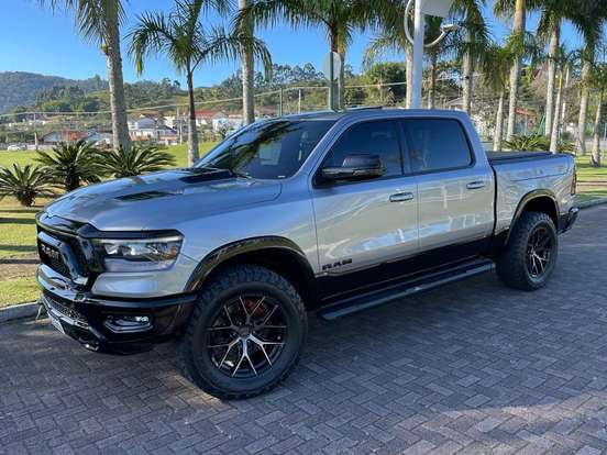 RAM-1500-5.7 V8 GASOLINA REBEL CD 4X4 AUTOMÁTICO RAM-1500-2021