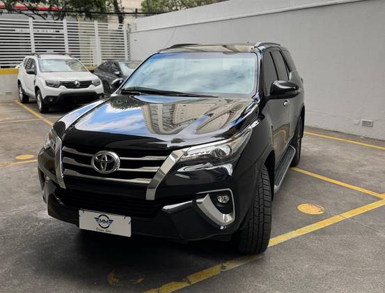 TOYOTA HILUX SW4 2.8 SRX 4X4 16V TURBO INTERCOOLER DIESEL 4P AUTOMÁTICO