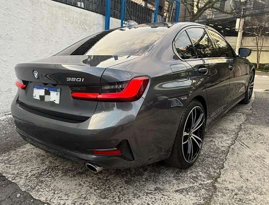 BMW-320i-2020