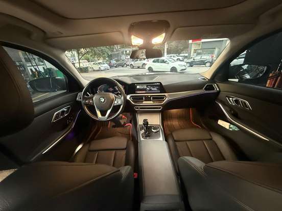 BMW-320i-2020