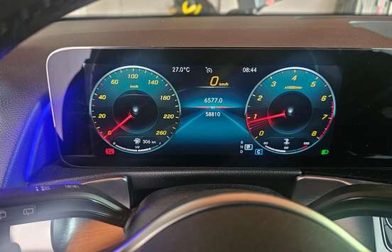 MERCEDES-BENZ-GLB 200-2021