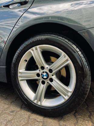 BMW-320i-2013