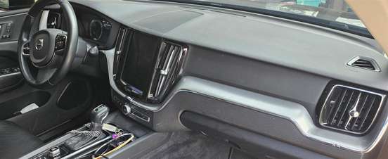 VOLVO-XC60-2019