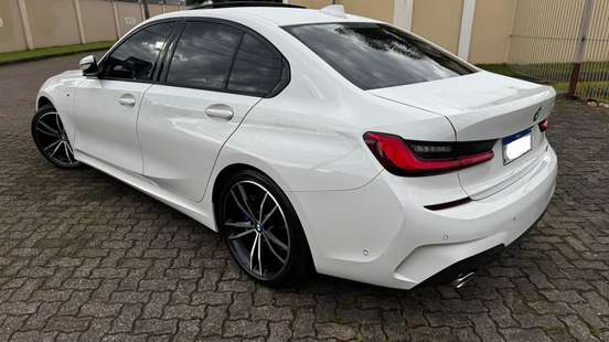 BMW-320i-2020