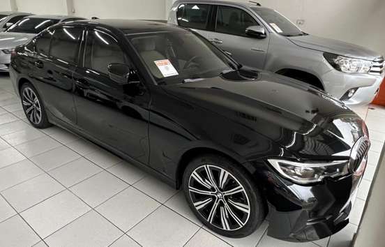 BMW-320i-2021