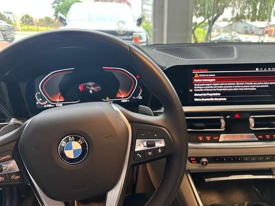 BMW-320i-2021