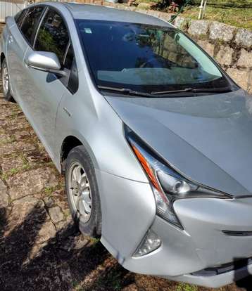 TOYOTA-PRIUS-2016