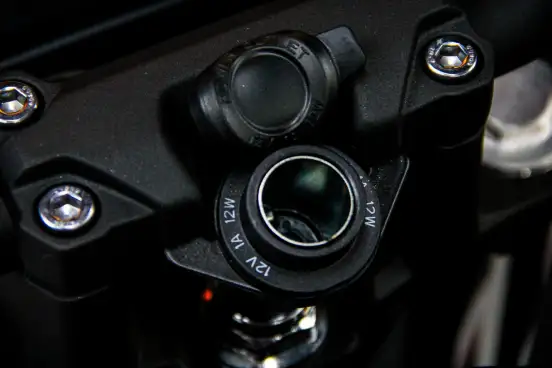 YAMAHA-FZ25 FAZER CONNECTED ABS-2025