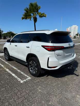 TOYOTA-HILUX SW4-2024
