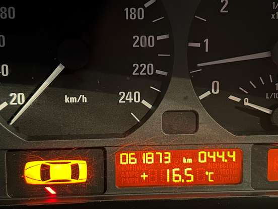 BMW-320i-2001