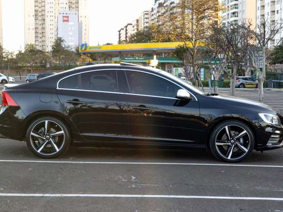 VOLVO-S60-3.0 T6 R-DESIGN AWD GASOLINA 4P AUTOMÁTICO VOLVO-S60-2014