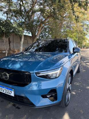 VOLVO-XC40-2022