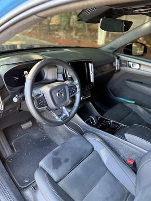 VOLVO-XC40-2022