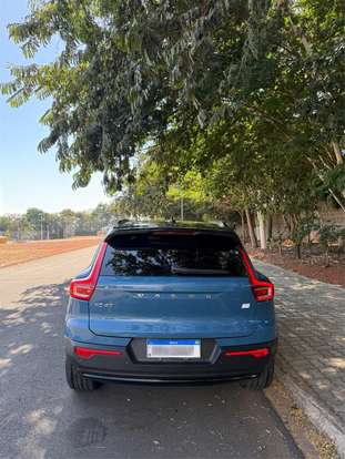 VOLVO-XC40-2022