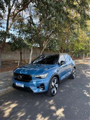 VOLVO-XC40-2022