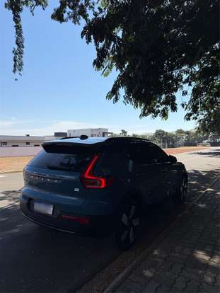 VOLVO-XC40-2022