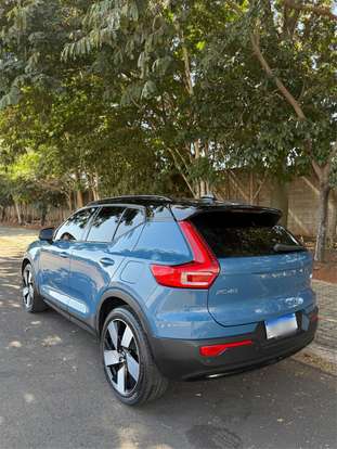 VOLVO-XC40-2022
