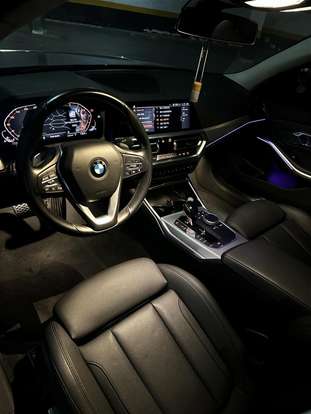 BMW-320i-2019