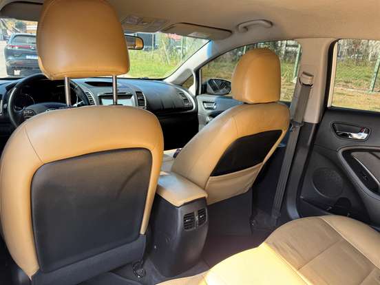 KIA-CERATO-1.6 SX 16V FLEX 4P AUTOMÁTICO KIA-CERATO-2013