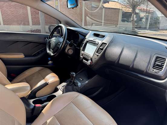 KIA-CERATO-1.6 SX 16V FLEX 4P AUTOMÁTICO KIA-CERATO-2013