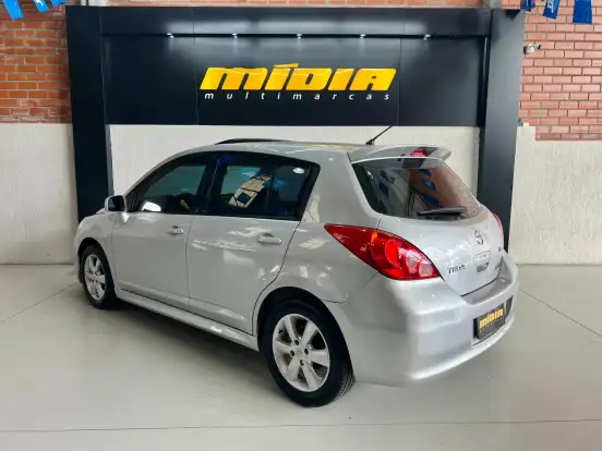 NISSAN-TIIDA-2011