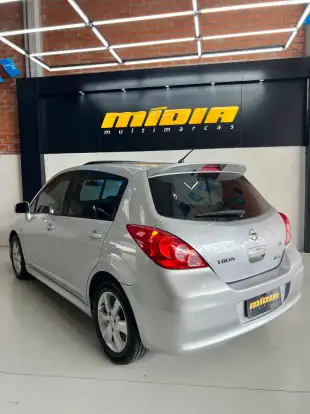 NISSAN-TIIDA-2011