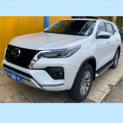 TOYOTA HILUX SW4 2.8 D-4D TURBO DIESEL SRX 7L 4X4 AUTOMÁTICO