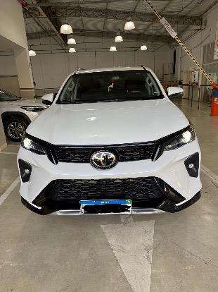TOYOTA-HILUX SW4-2024